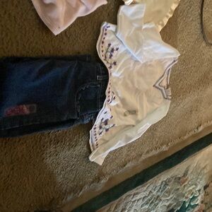 Gymboree Girls Adorable 2 piece top and jeans